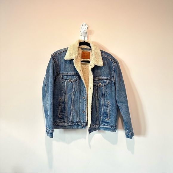 Levi's Jackets & Blazers - Levi’s Ex-Boyfriend Sherpa Trucker Jacket